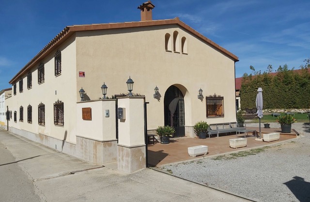 Cal Dragano with charm between vineyards with pool