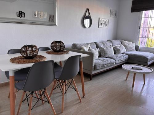 Cala Azul , piscina, 3 dormitorios ,Aire acondicionado con vistas al mar, wifi Playa, Geoda Pulpí