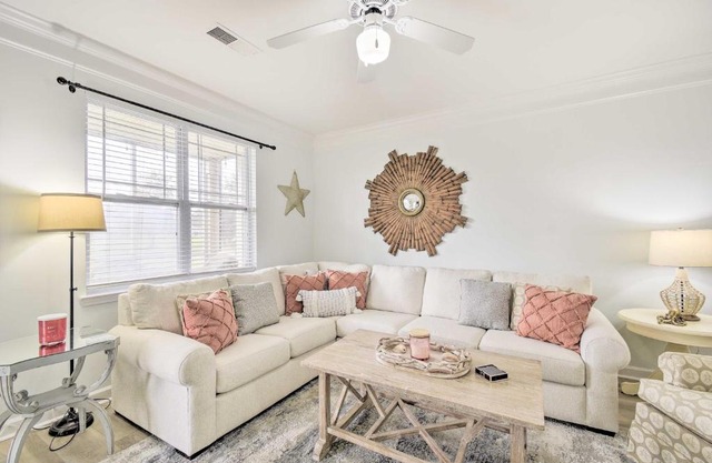 Calabash Condo with Patio and Golf Course Views!