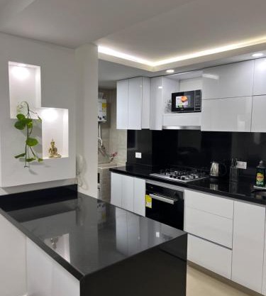 CALI Acogedor y Completo, Apto cerca de Jardin plaza, con piscina, parqueadero y aire acondicionado