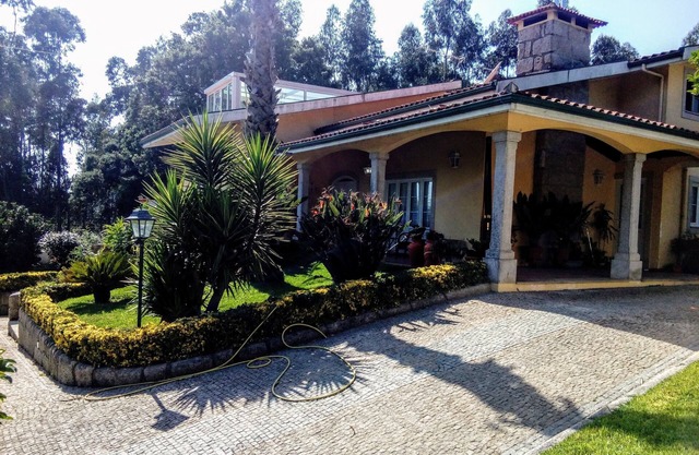 CALM AND RELAXING ZONE . Near Porto . With breakfast included.