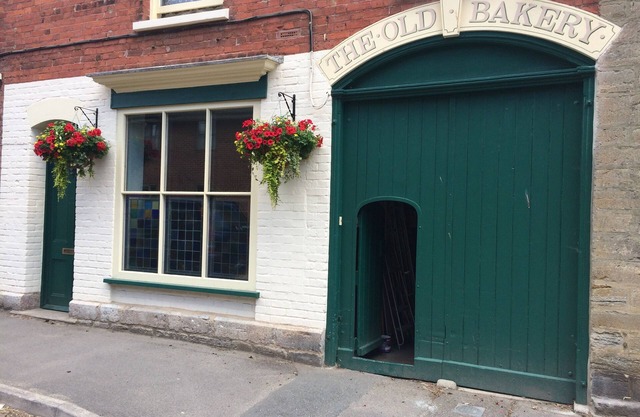 Calm and Spacious Garden Retreat - Pet Friendly