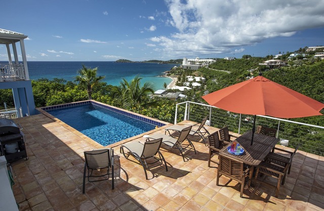CalypsoBlu: Updated 3 bedroom villa - pool, near beach with ocean view.