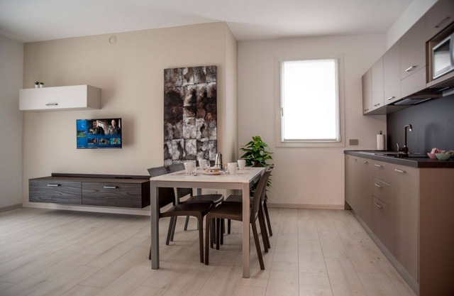 CAMELOT APARTMENT RED3