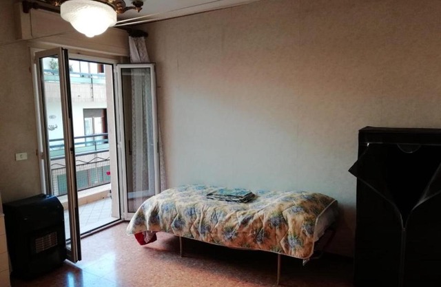 CAMERA IN APPARTAMENTO CENTRALE PER SOLE DONNE