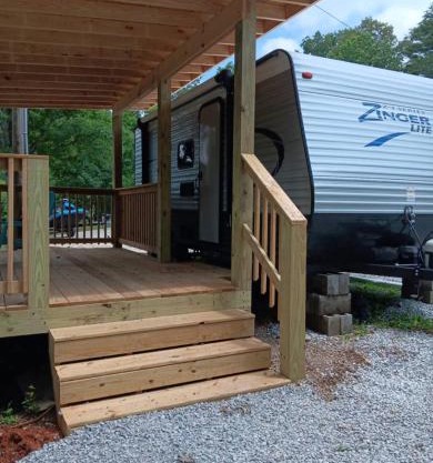 Camper only 2 Min to the Lake!