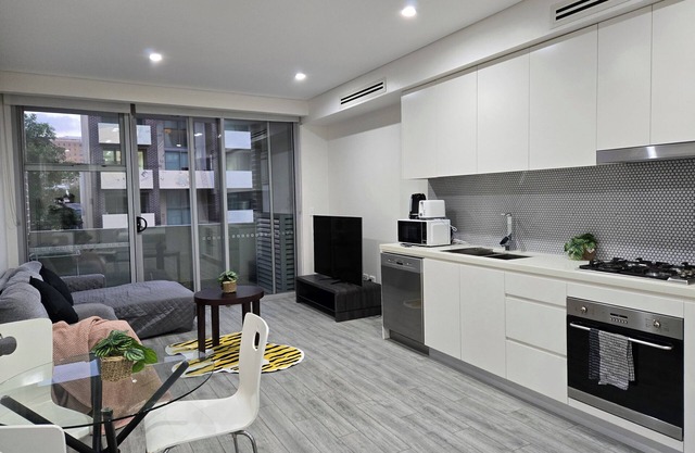 Camperdown one 05 Close to bus stop and SYD CBD