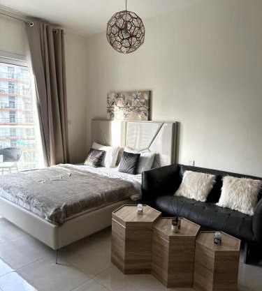 Canal View Studio in AG Tower