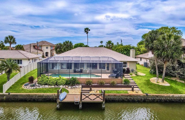Canalfront with Pool Kayaks Bikes & Boat Access