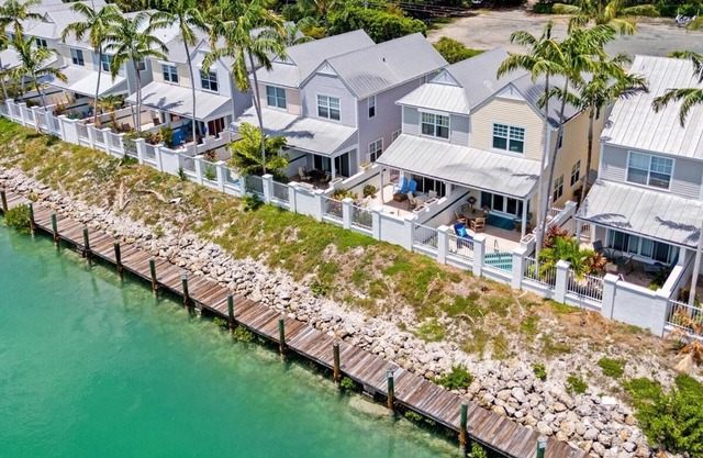 Canalside 2BR/2BA Villa 7036 with Jetted Spa Pool: the Marlin House at Village at Hawks Cay Villas