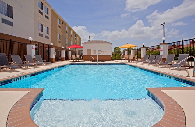 Candlewood Suites Houston Westchase/Westheimer. by IHG