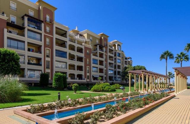 CANELA PARK 200 - Two Bedroom Apartment, Sleeps 5