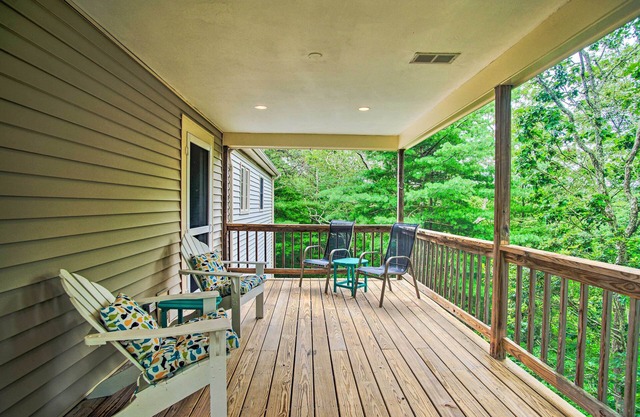 Cape Cod Home w/Deck ~ 3 Mi to Beaches