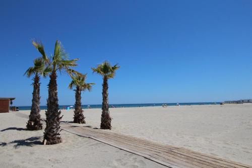 CAPESTANG - Studio cabine 4 pers proche de la plage et parking