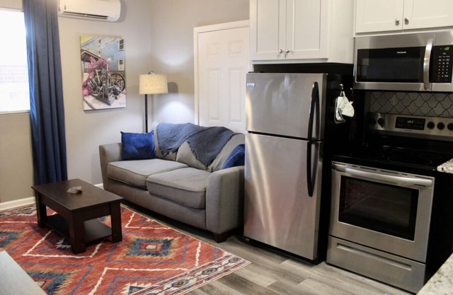 Capital Manor Adventure: Cozy Condo Near City Hotspots