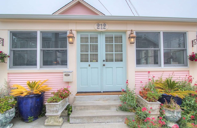 Capitola 'Rose Cottage' in the Heart of Capitola Village