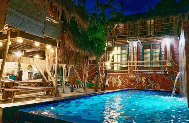 Capiz Beach Villa w/pool (entire cottage for 12)