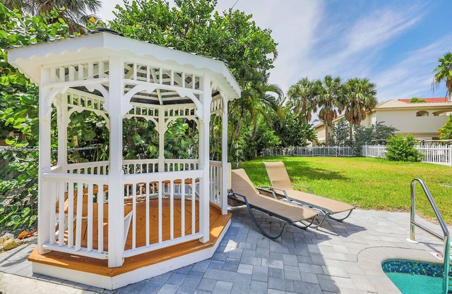Captiva Condo on Andy Rosse Lane with Pool
