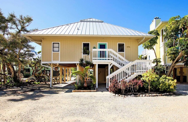 Captiva Island Vacation Home with Pool, Tennis, and Beach Access and King bed