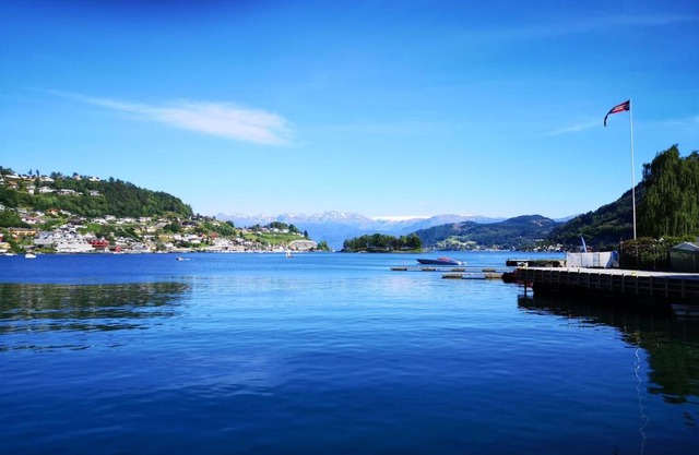 Captivating 4-Bed Apartment heart of Norheimsund