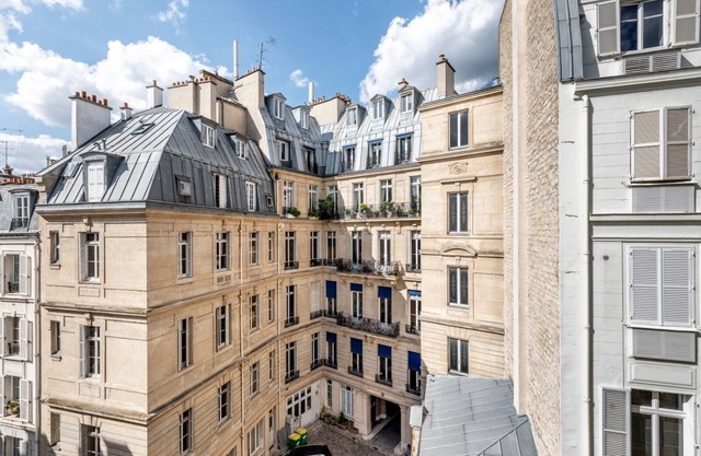 Capturing the elegance, spirit & uniqueness of Saint-Germain-des-Prés.