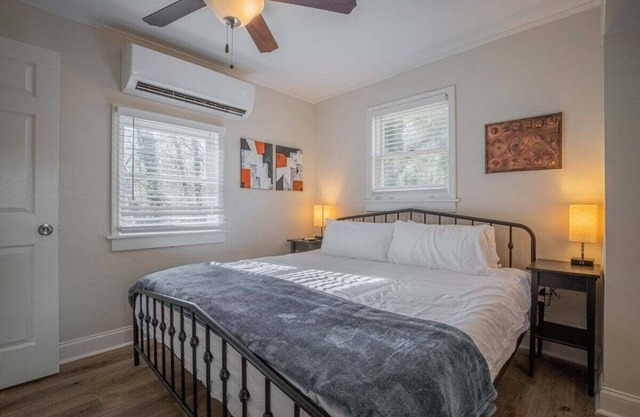 Cara's Cottage - 2 miles from Sanford Stadium