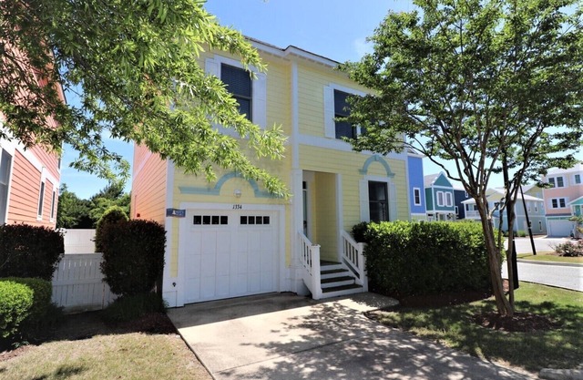 Carabelle's Fish House At Bermuda Bay, Waterpark & Pool, 1 Mile from Beach!