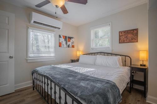 Caras Cottage - 2 miles from Sanford Stadium