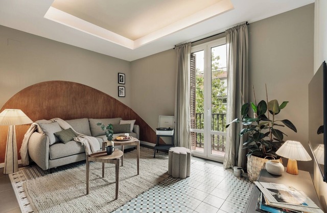 Caris - 2 bedrooms and balcony in Les Corts