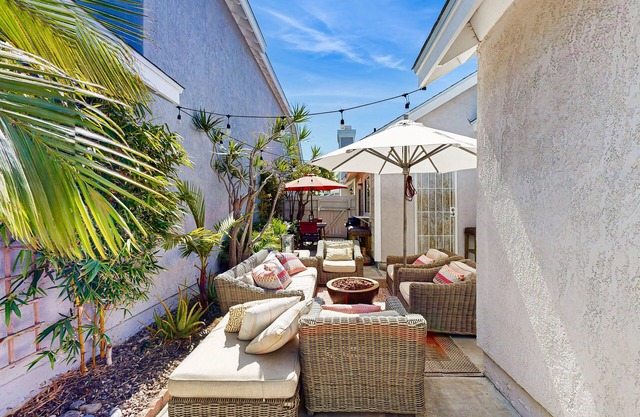 Carlsbad Bluewater Breeze Beach Getaway with Furnished Patio & Full Kitchen + Shared Pool & Spa