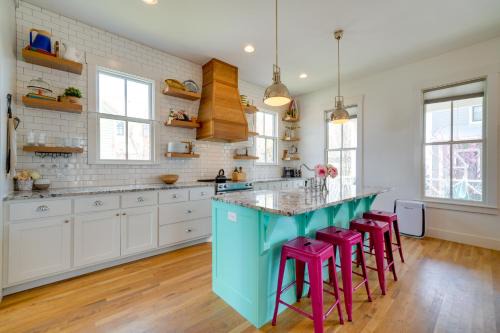 Carlton Landing Home with Poolside Lake View!