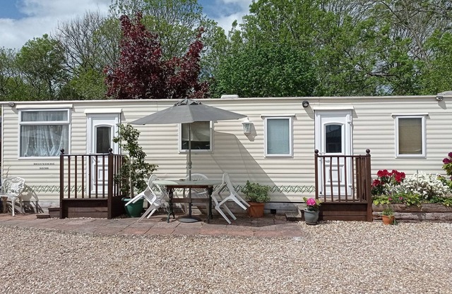 CARNABY, family friendly, character holiday cottage in South Chard