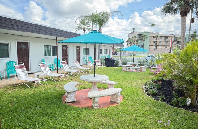 🌞Carousel Suites #6 - Updated Studio steps to the beach- Perfect for a Relaxing Getaway!