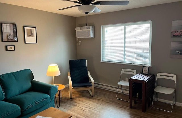 Carter #4 Two bedroom unit near Xavier Downtown