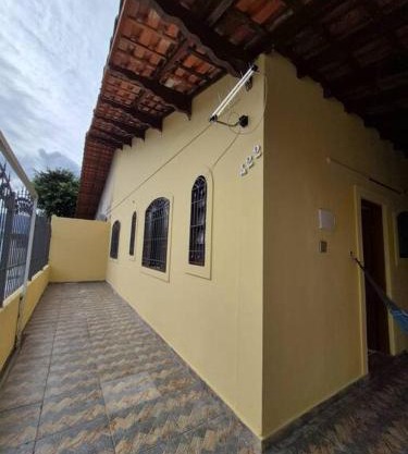 Casa a 2 quadras da praia com churrasqueira