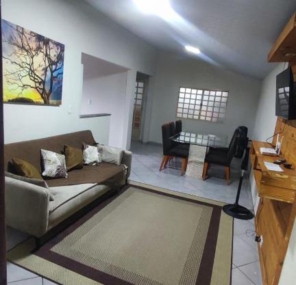 CASA ACONCHEGANTE e ESPAÇOSA