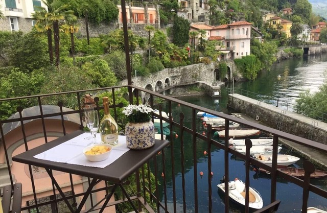 Casa al Vecchio Porto overlooking the ancient port