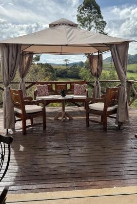 Casa alto padrão 4 Suítes na montanha com vista espetacular