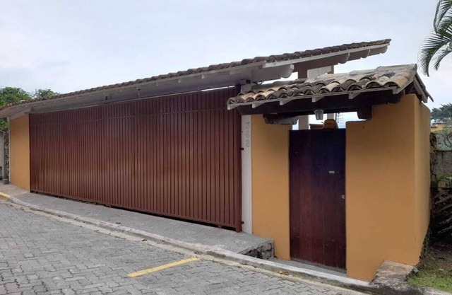 Casa Amarela com Vista Inesquecivel