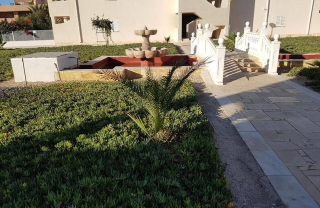 Casa Baja Naturista con Patio en Primera Línea!