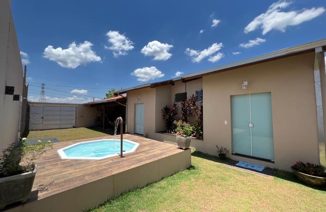 Casa c/quartos separados + churrasqueira ampla.