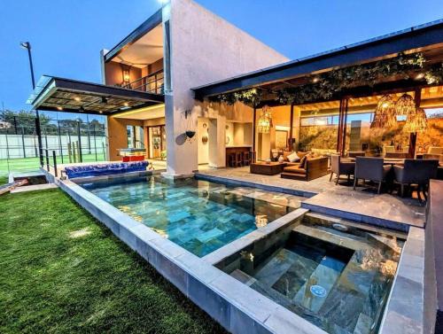 Casa Capricho, 5BR Luxury Villa in Ventanas Golf & Resort Community