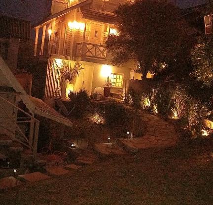 Casa chalé inteira gramado