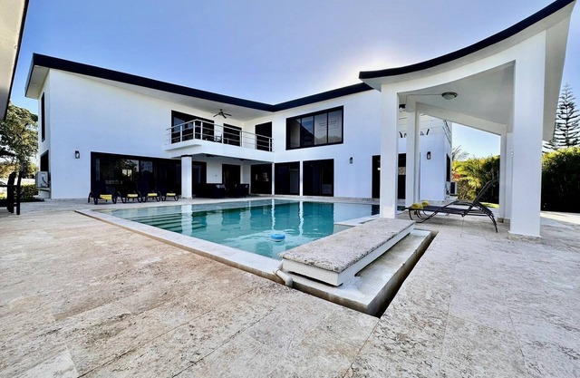 CASA COCO-ELROY Oceanview, Premium 4 Bedroom @ Casa Linda