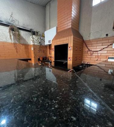 Casa com churrasqueira mr2