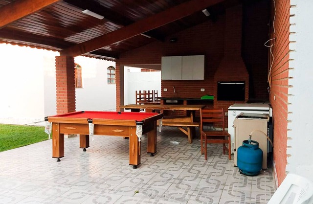 Casa com lazer e a 200 m da praia em Peruíbe/SP