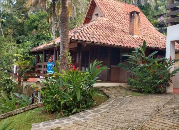 Casa com linda vista para o mar para amantes da natureza