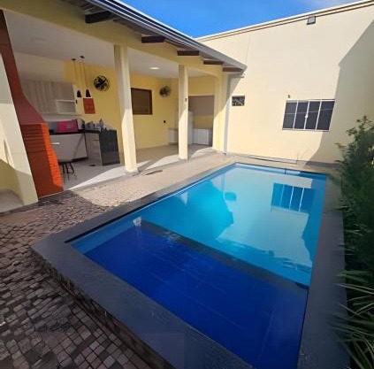 Casa com piscina 03 quartos até 10 pessoas