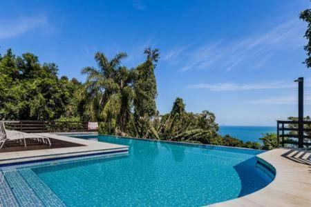 Casa com piscina em Ilhabela