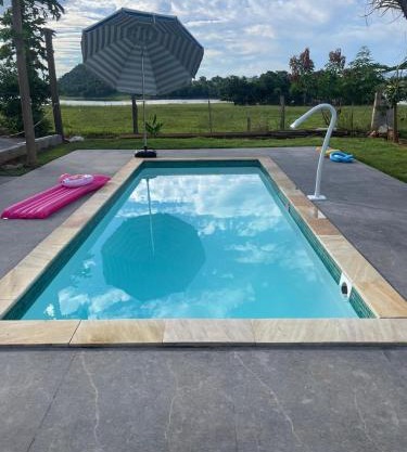 Casa com Piscina na Represa de Carlópolis